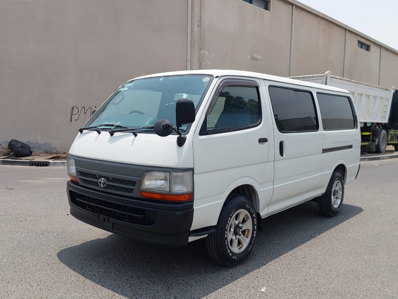TOYOTA HIACE