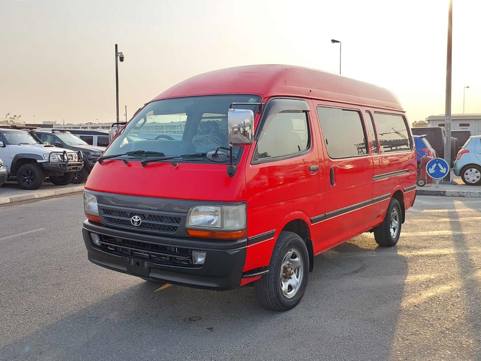 TOYOTA HIACE