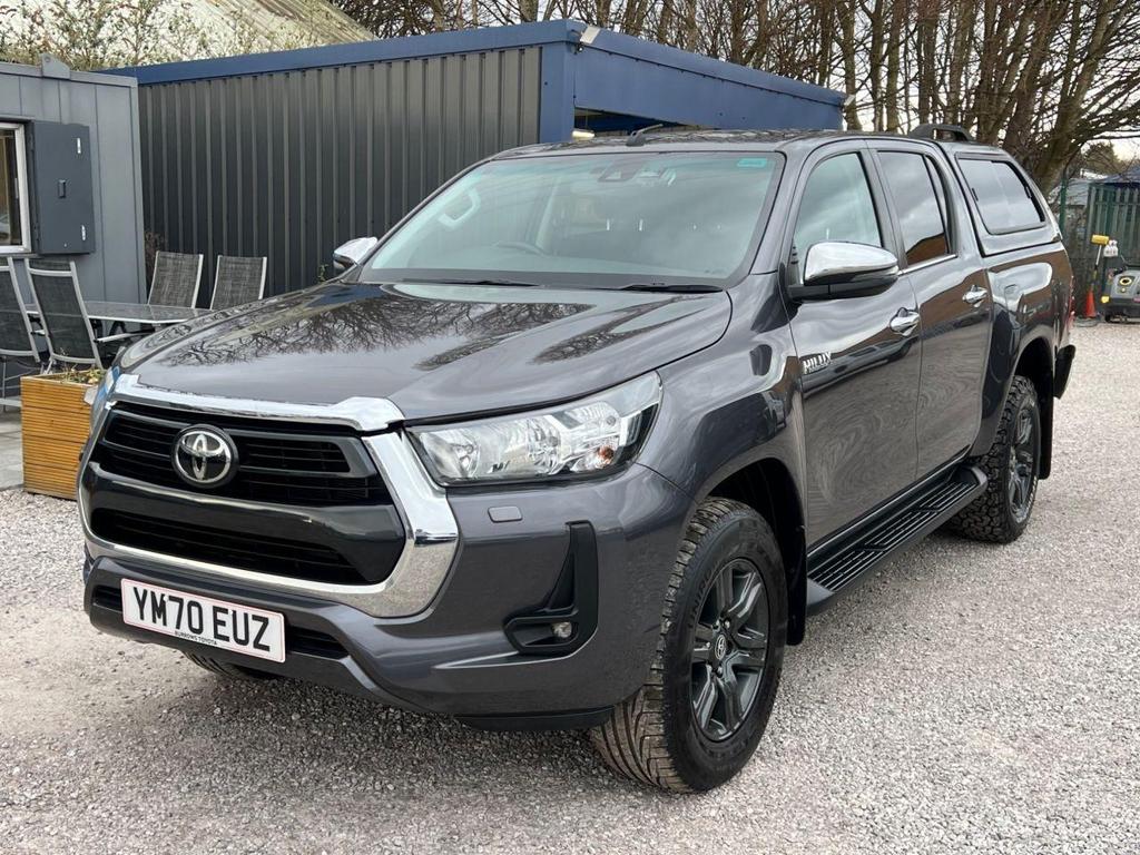 TOYOTA Hilux
