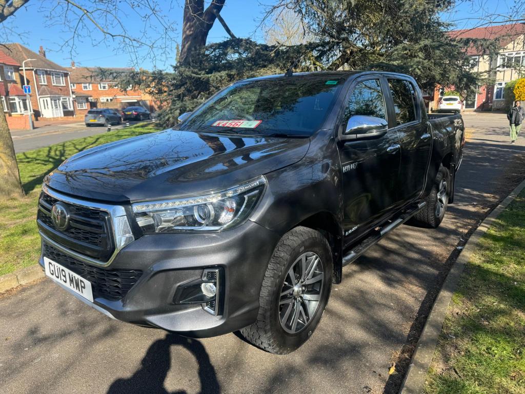 TOYOTA Hilux