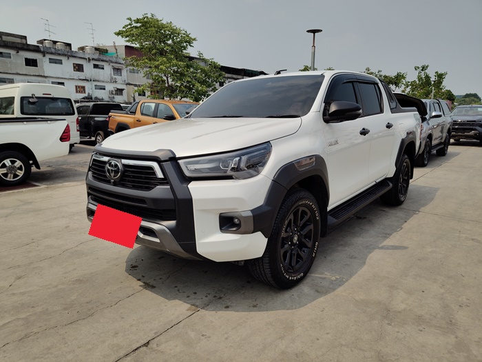 TOYOTA Hilux