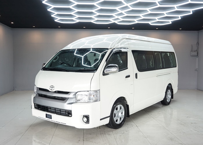TOYOTA COMMUTER