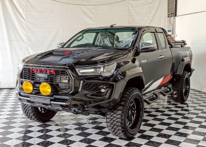TOYOTA Hilux