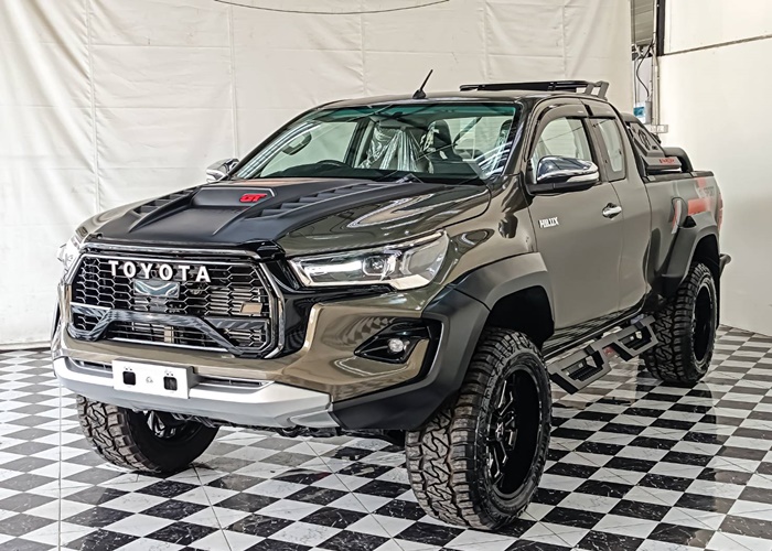 TOYOTA Hilux