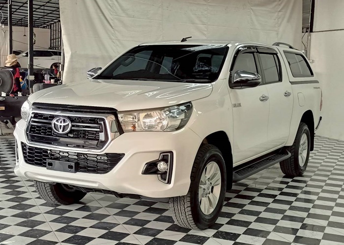TOYOTA Hilux