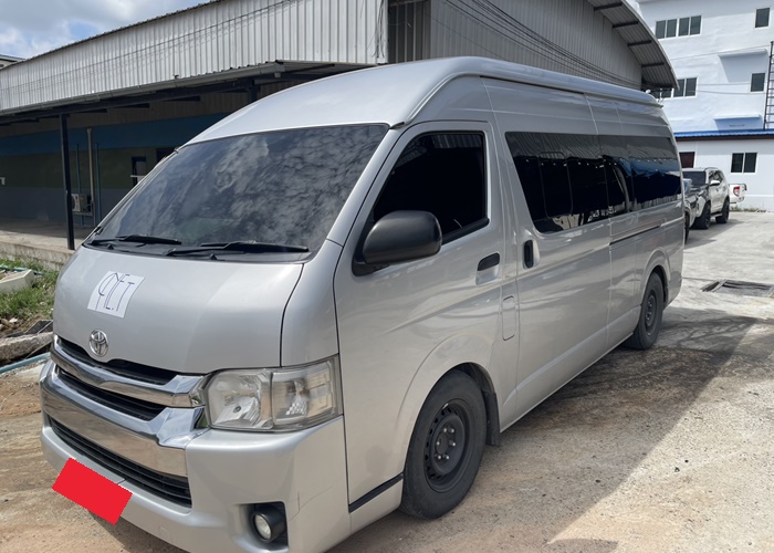 TOYOTA COMMUTER