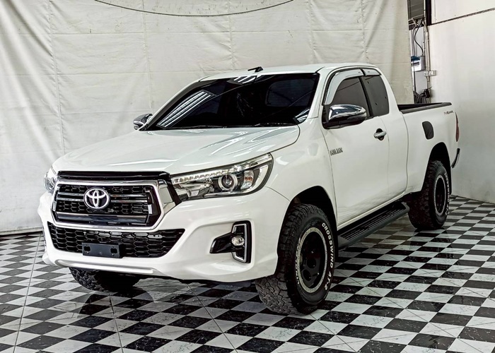 TOYOTA Hilux