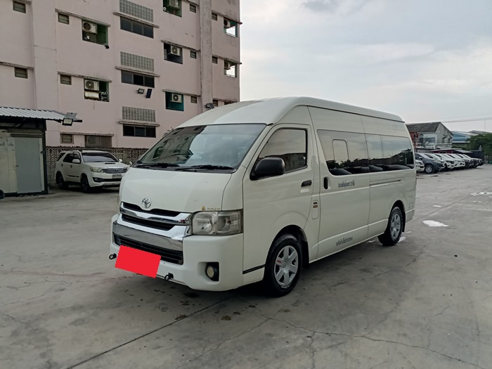 TOYOTA COMMUTER