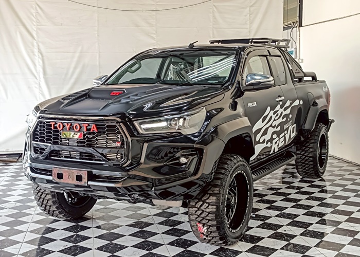 TOYOTA Hilux
