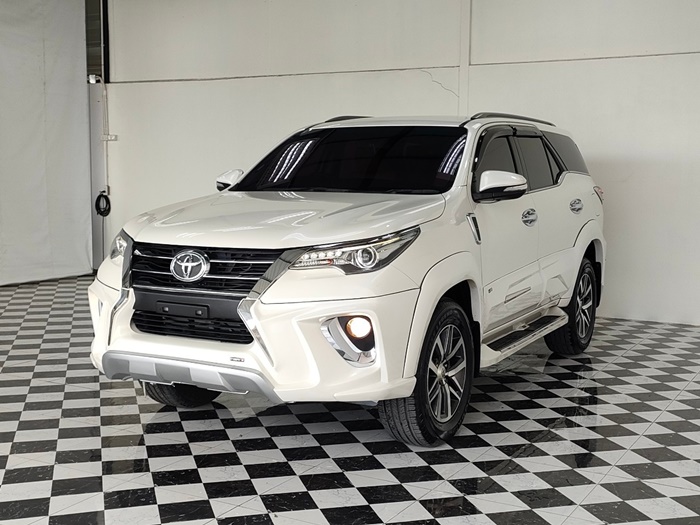 TOYOTA Fortuner