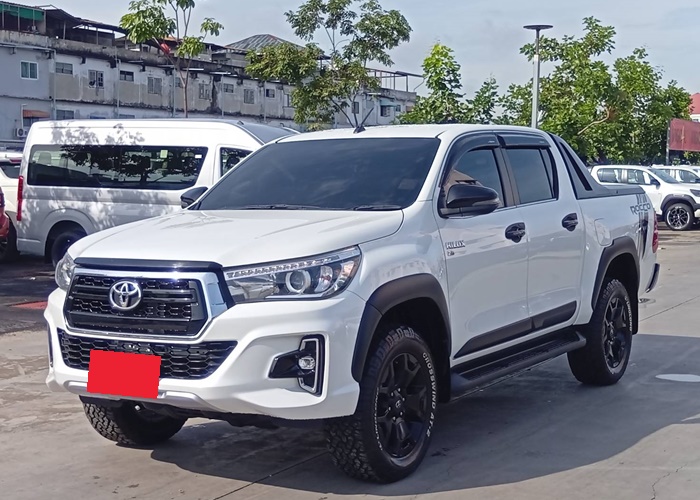 TOYOTA Hilux