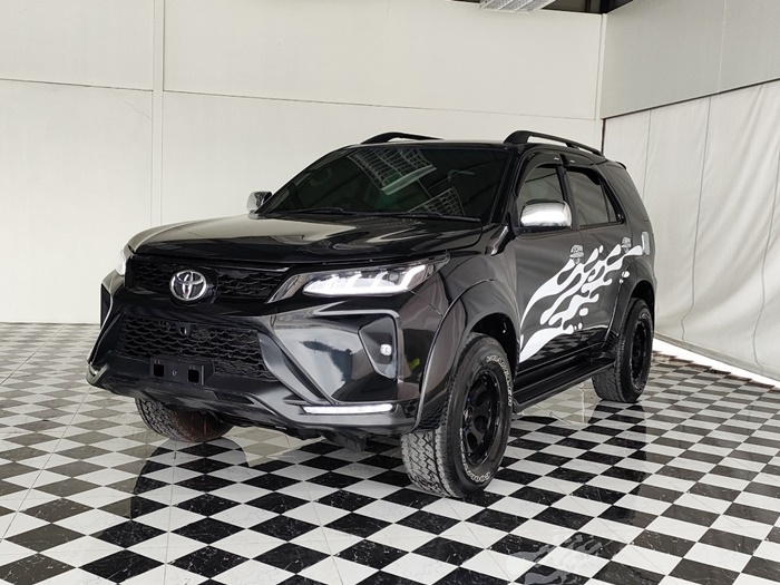 TOYOTA Fortuner