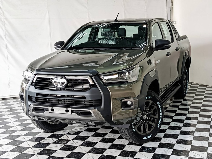 TOYOTA Hilux