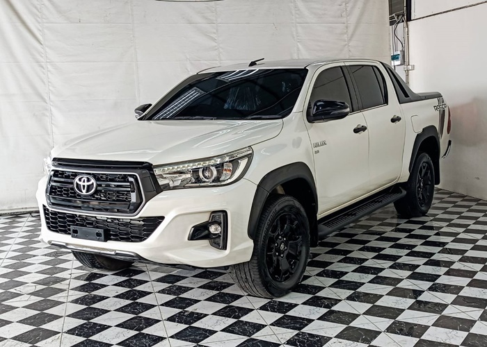 TOYOTA Hilux
