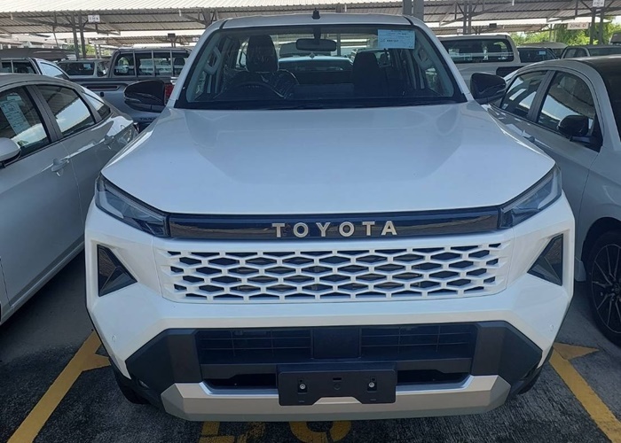 TOYOTA HILUX TRAVO PRERUNNER PREMIUM