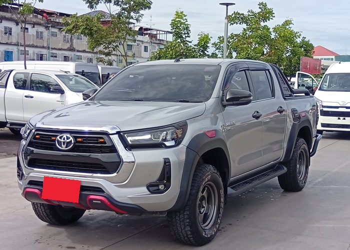 TOYOTA Hilux