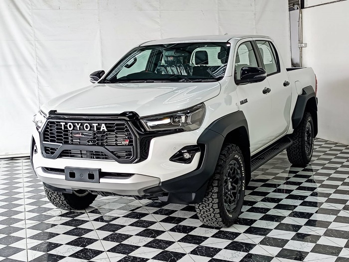 TOYOTA Hilux