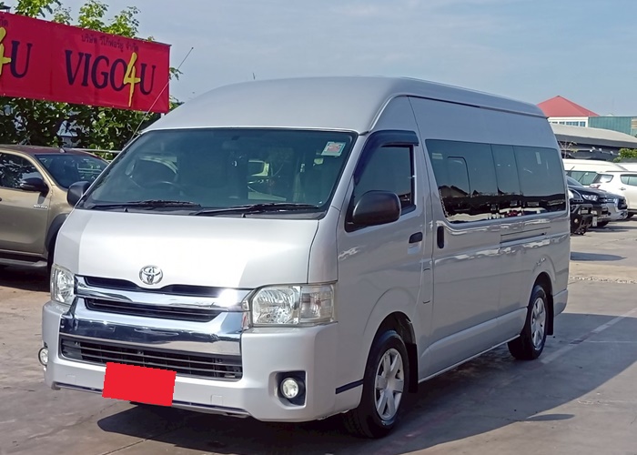 TOYOTA COMMUTER