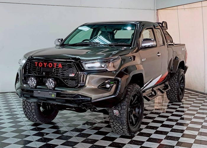 TOYOTA Hilux