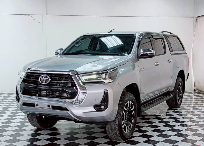 TOYOTA Hilux