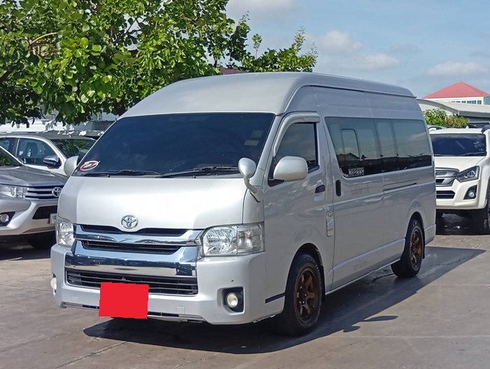 TOYOTA COMMUTER
