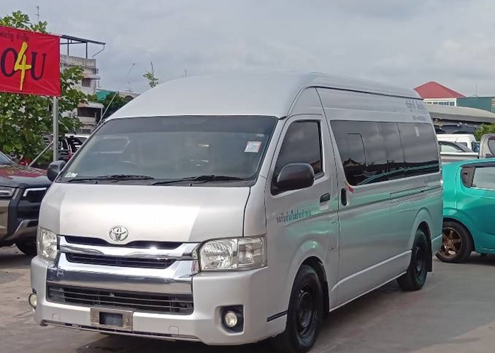 TOYOTA COMMUTER