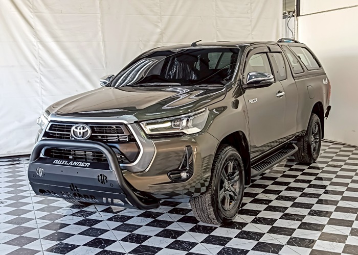 TOYOTA Hilux
