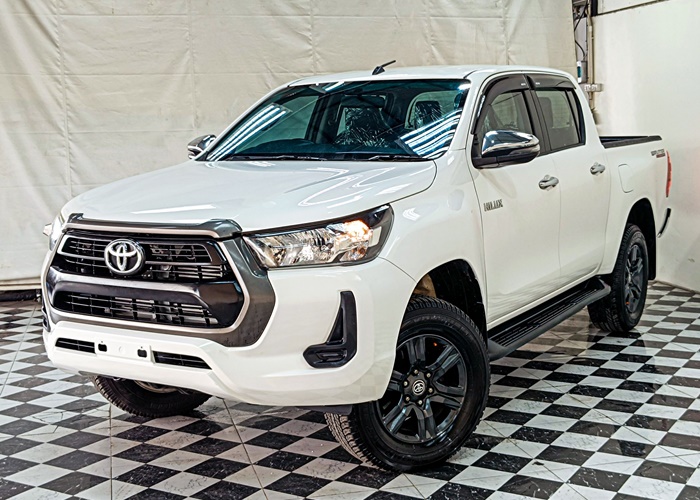 TOYOTA Hilux