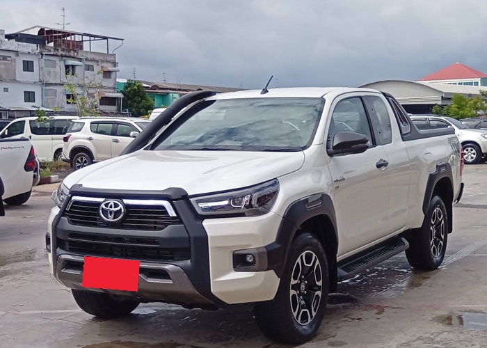 TOYOTA Hilux