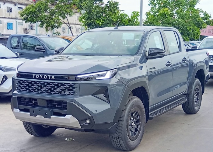 TOYOTA HILUX TRAVO PREMLUM