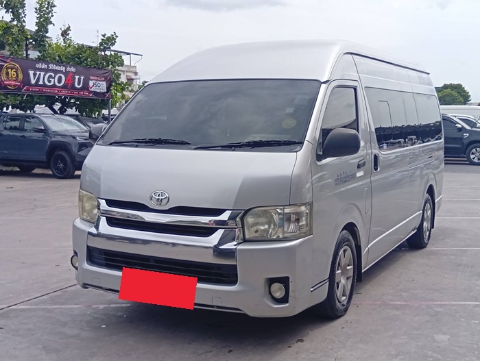 TOYOTA COMMUTER