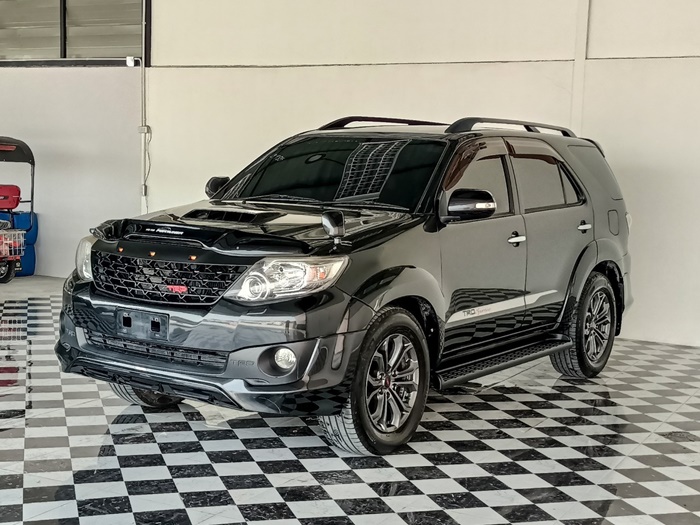 TOYOTA Fortuner