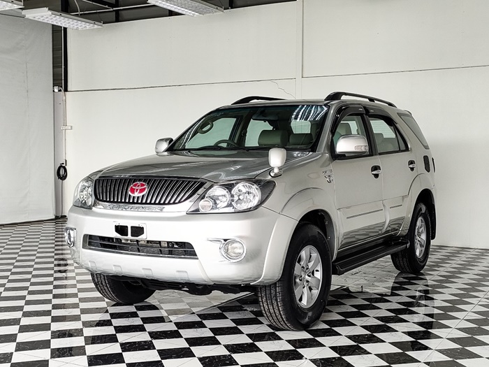 TOYOTA Fortuner