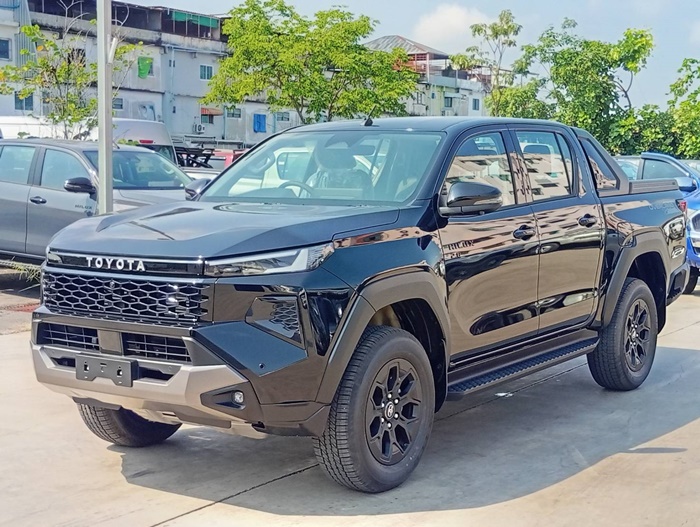 TOYOTA TRAVO OVERLAND PLUS