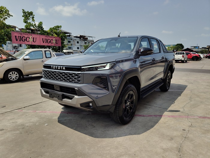 TOYOTA TRAVO OVERLAND PLUS