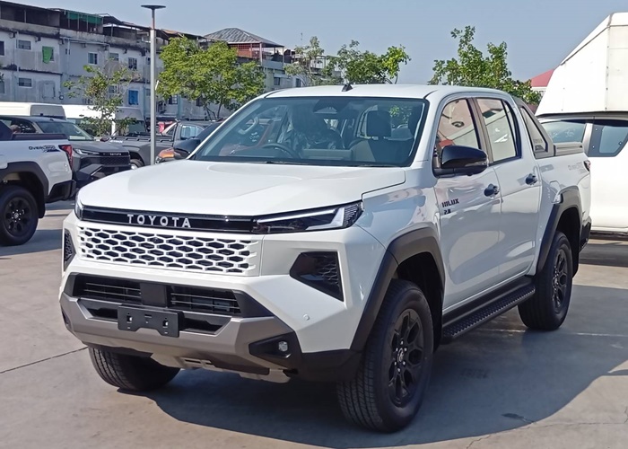 TOYOTA TRAVO OVERLAND PLUS