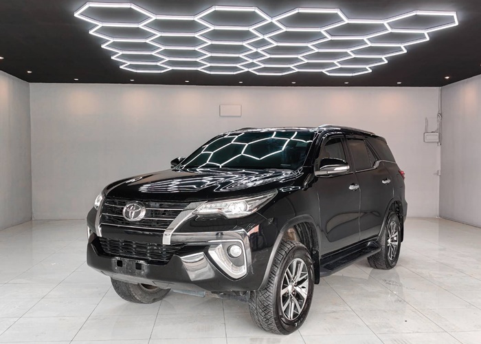 TOYOTA Fortuner