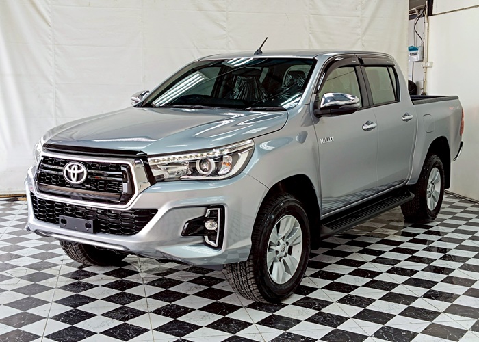 TOYOTA Hilux