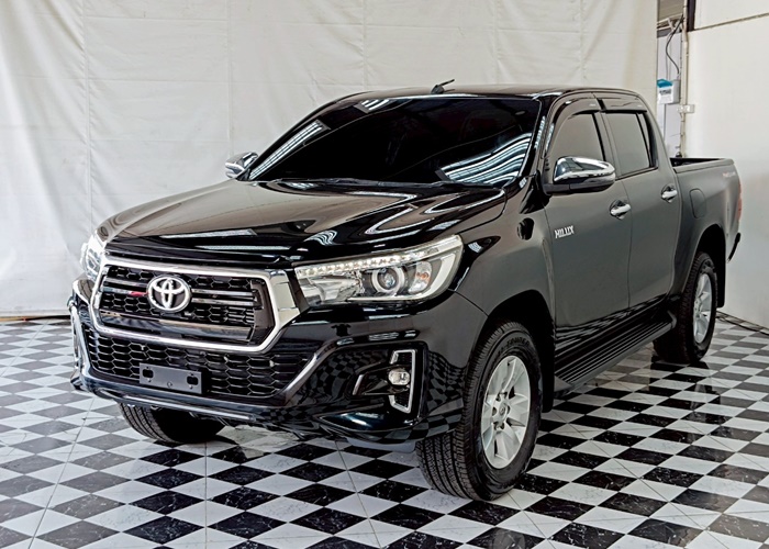 TOYOTA Hilux
