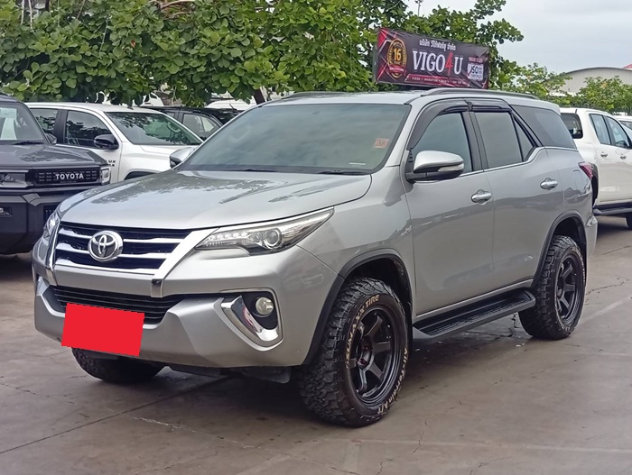 TOYOTA Fortuner