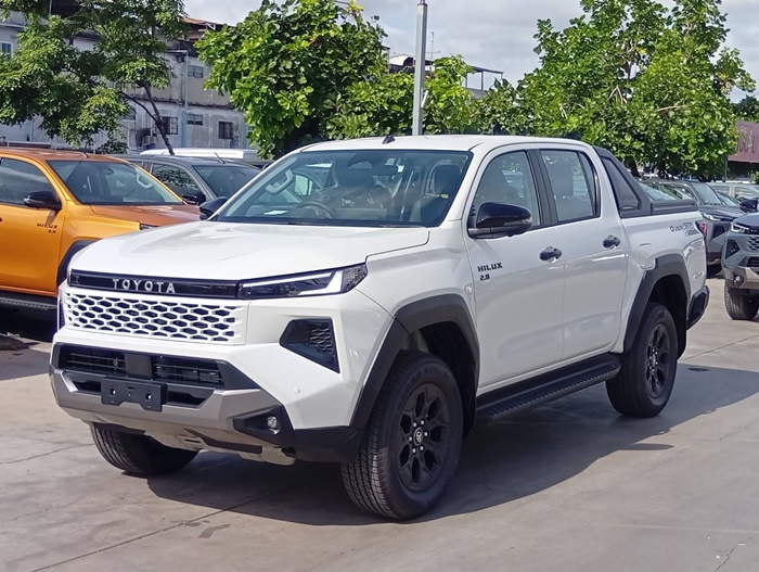 TOYOTA HILUX TRAVO OVERLAND PLUS