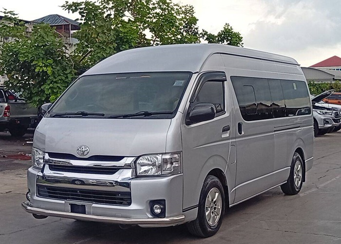 TOYOTA COMMUTER