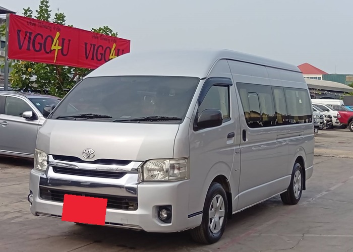 TOYOTA COMMUTER