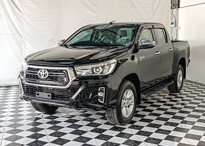 TOYOTA Hilux