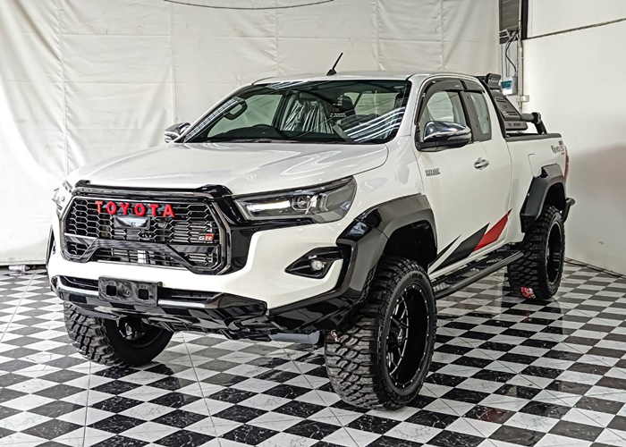 TOYOTA Hilux