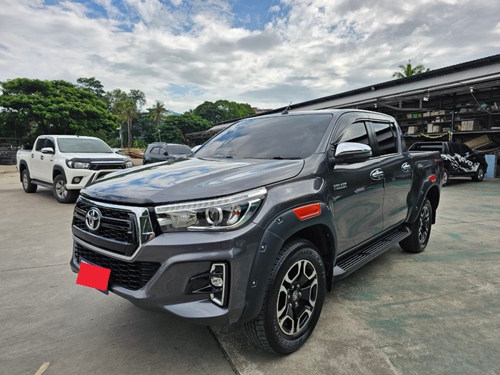 TOYOTA Hilux