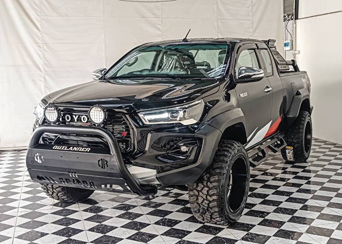 TOYOTA Hilux