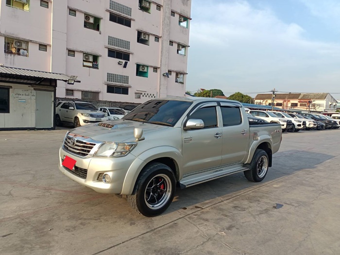 TOYOTA Hilux
