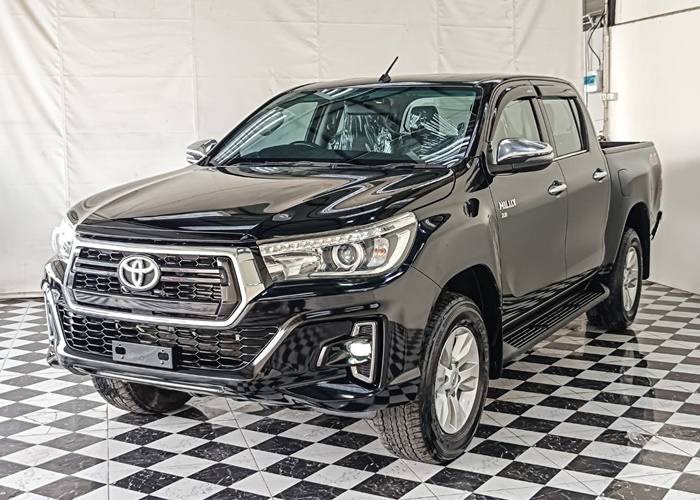 TOYOTA Hilux