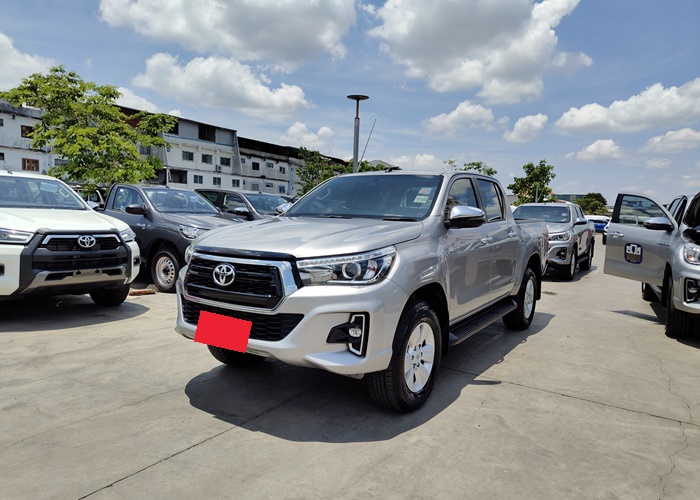 TOYOTA Hilux